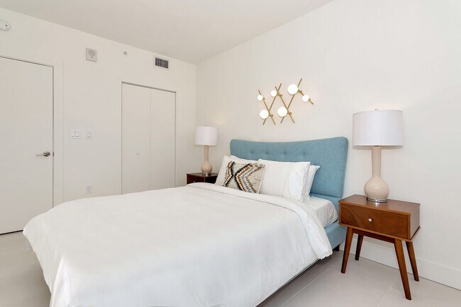 Building Photo - 1710 SW 27th Ave