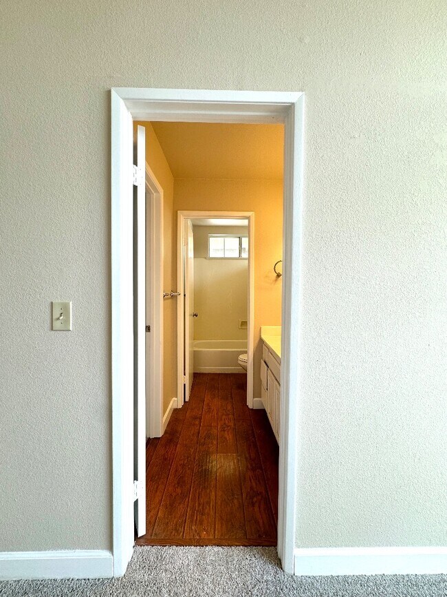 Building Photo - 5024 Rodeo Cir