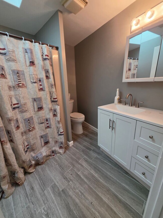 Building Photo - Welcome to life in sought-after Chesapeake Isles!