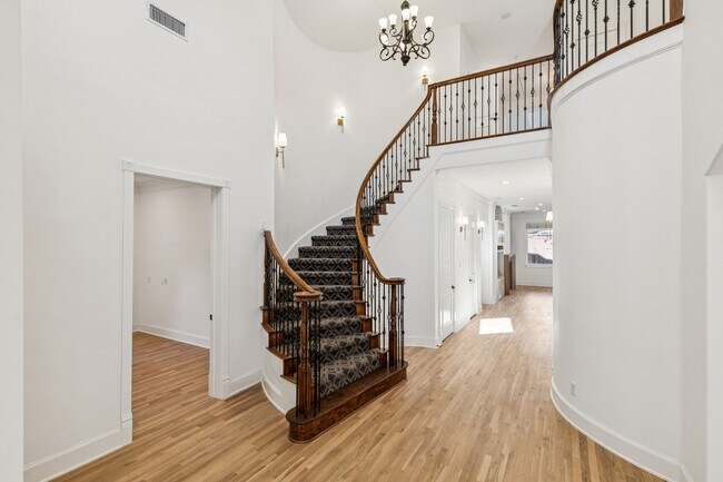 Building Photo - 6139 Belmont Ave