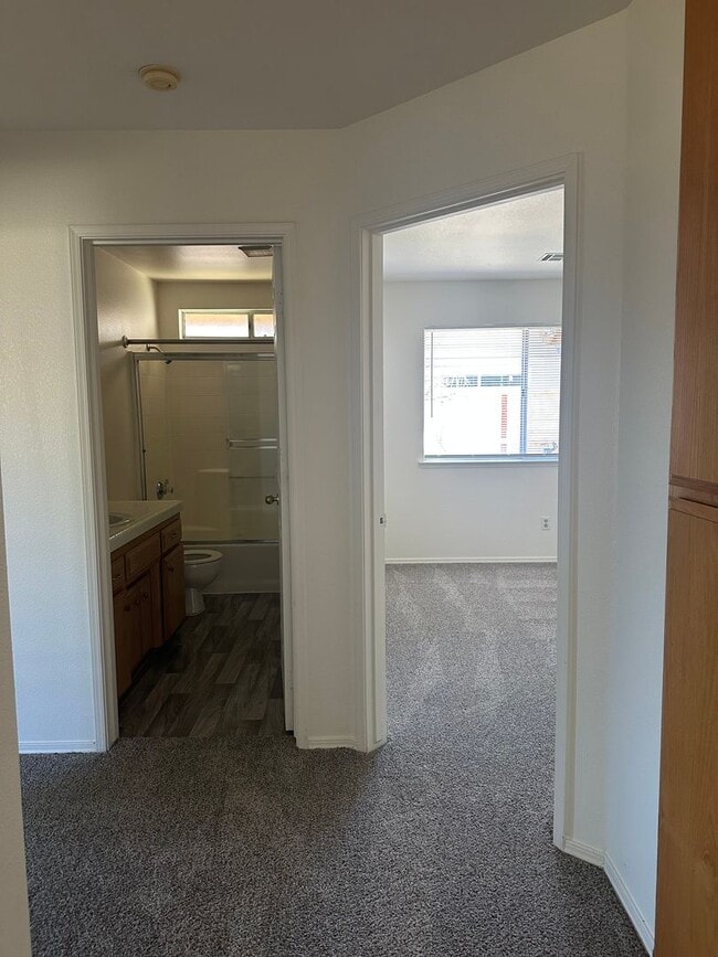 Building Photo - Riverbank Home Available NOW!!