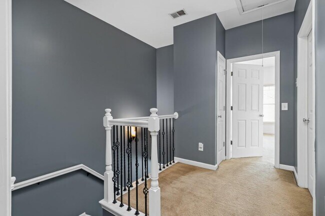 Building Photo - 2301 Marion Walk Dr SE