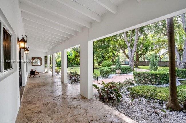 Building Photo - 7405 SW 79th Ct