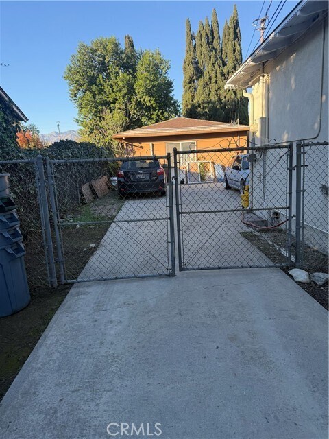 Building Photo - 11111 Wildflower Rd