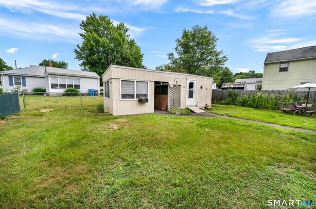 Building Photo - 607 Hartford Rd