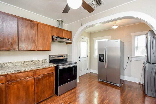 Building Photo - 8158 Niles St