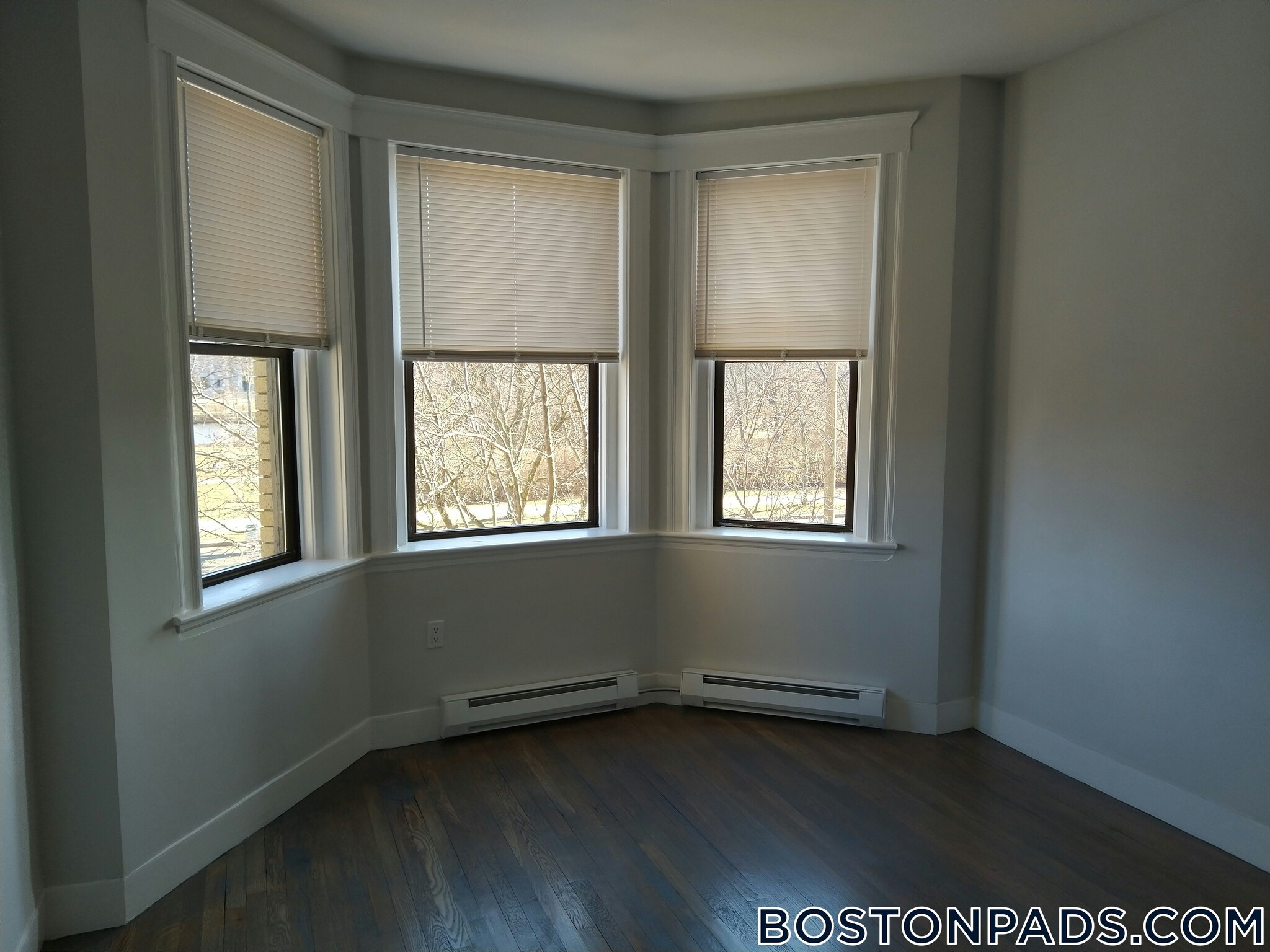 Building Photo - 77 Park Dr