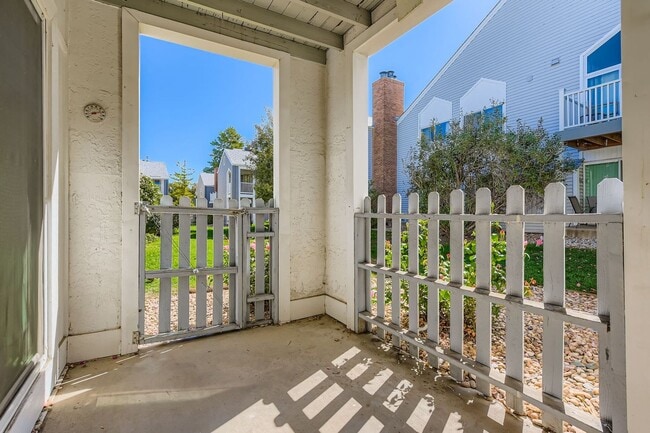 Building Photo - Beautiful & Modern 2 bedroom in Denver!