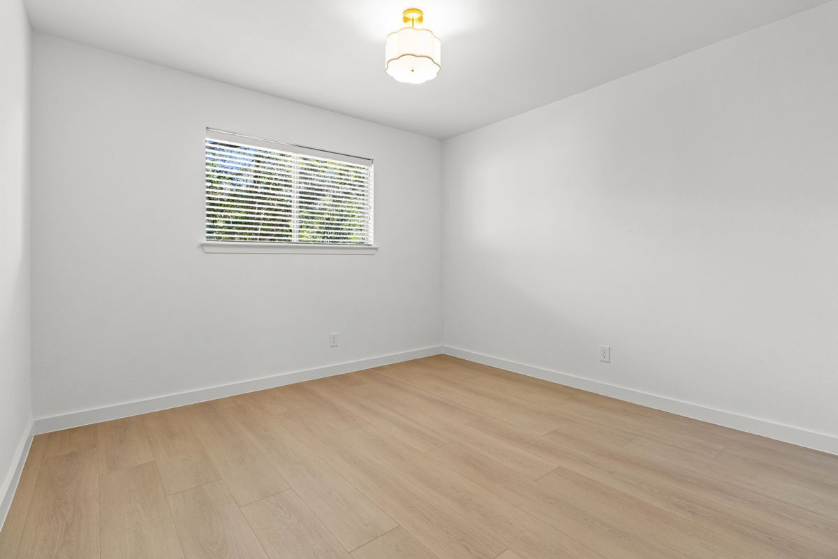 Building Photo - 11131 Henge Dr