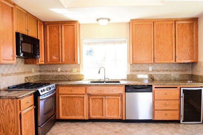 Building Photo - 485 Deer Creek Dr