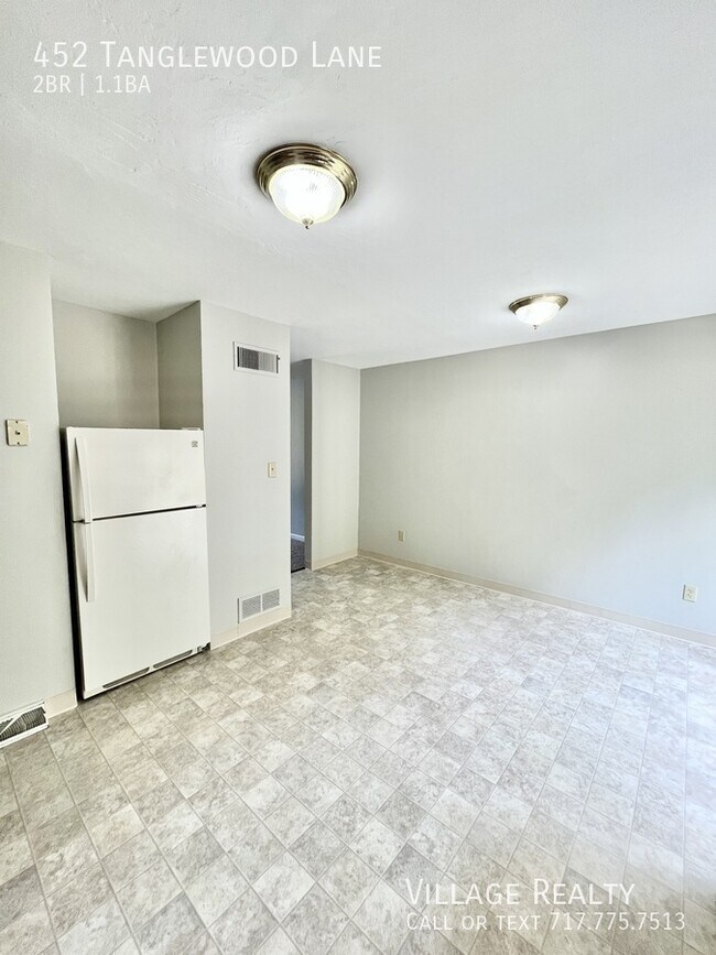 Building Photo - 452 Tanglewood Ln