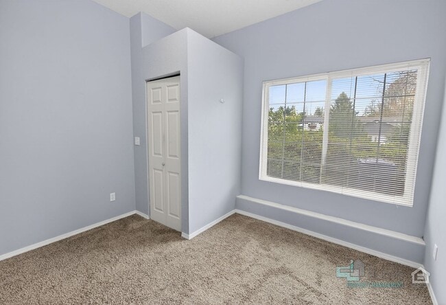 Building Photo - 1-Bed/1-Bath Cozy Living in the Heart of Sandy