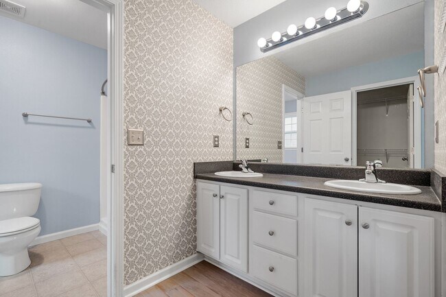 Building Photo - Amazing Home on Large Lot/3-BD 2-BTH in Ly...