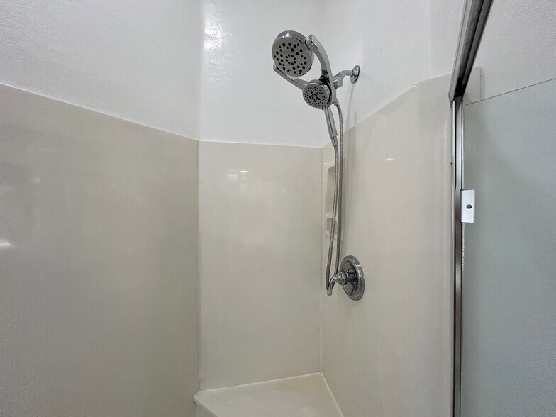 Building Photo - 2041 E Fawn Dr