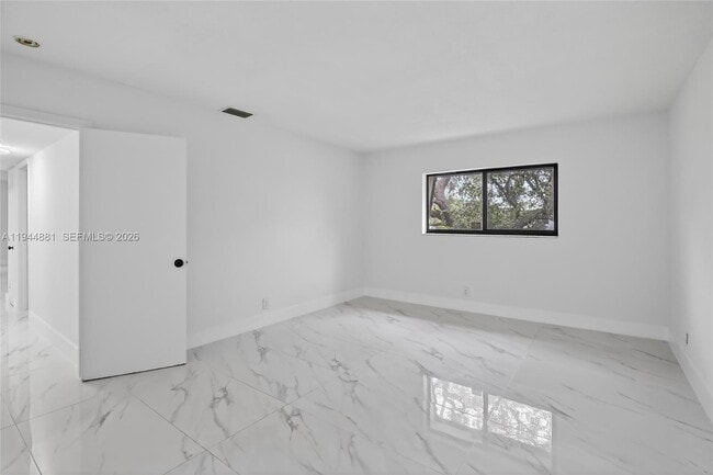 Building Photo - 5731 NE 18th Ave