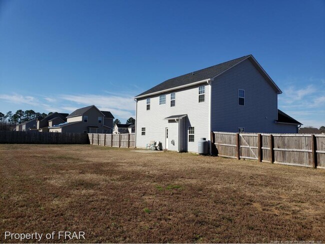 Building Photo - 211 Rainmaker St