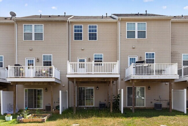 Building Photo - 23111 Foxglove Way