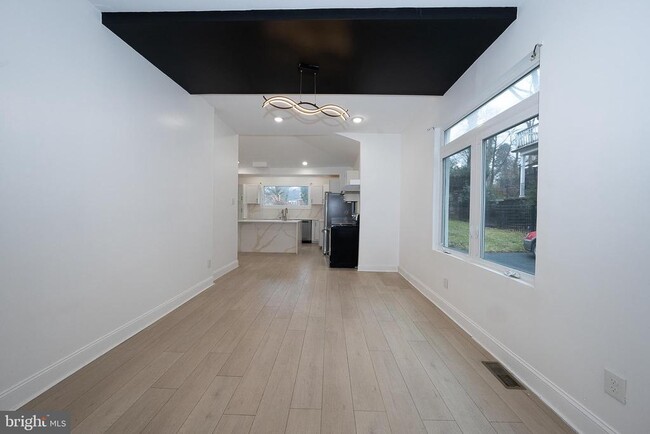 Building Photo - 622 Spring Ave