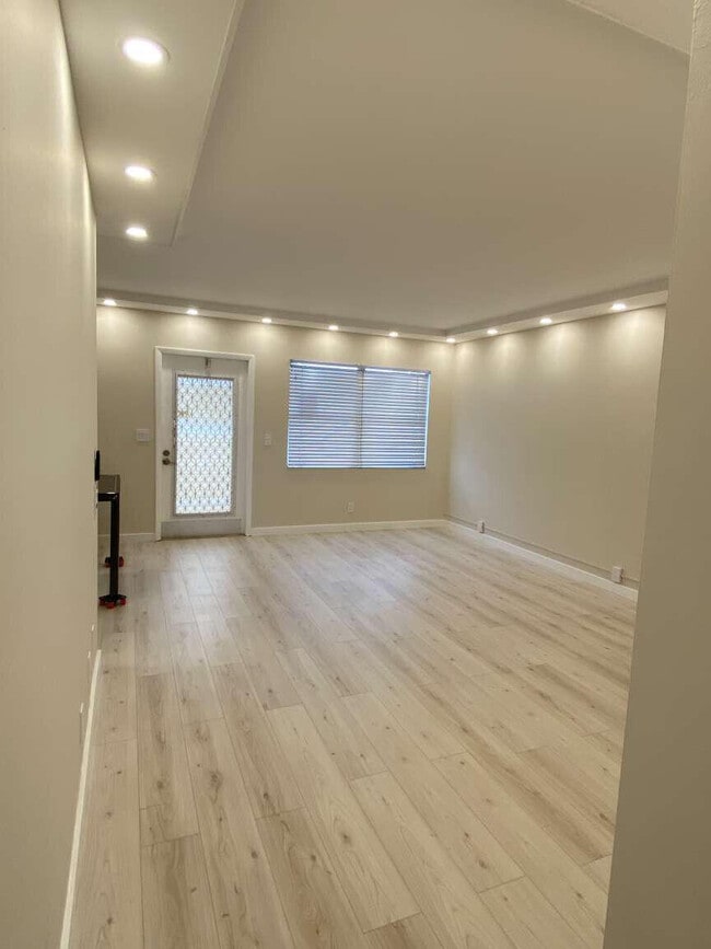 Building Photo - 4048 Exeter C