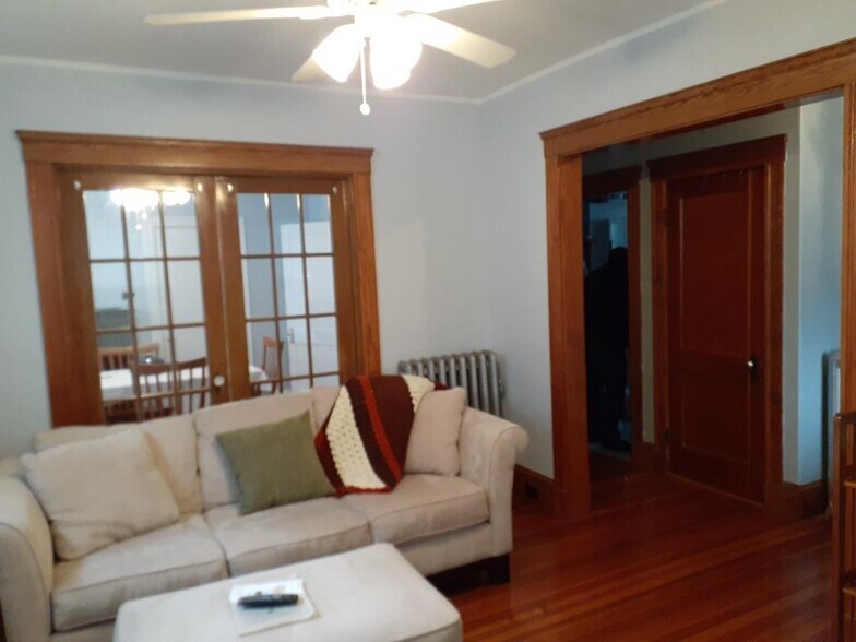 Living room, French doors to 2nd bedroom - 29 Rose St