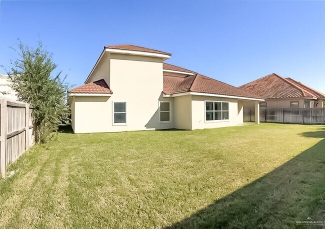 Building Photo - 16 N "E" St