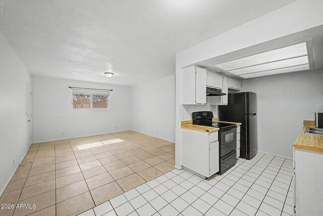 Building Photo - 2931 E Beck Ln