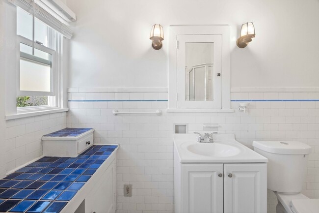 Building Photo - 645 S Detroit St