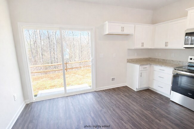 Building Photo - Two bedroom, 2.5 bath townhome in Ridge Creek, Whitsett