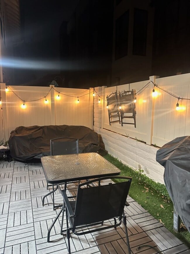 Building Photo - One month rental Fully furnished 1 bedroom...