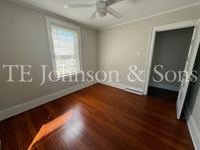 Building Photo - Charming 3BR Home with Fenced Yard, Hardwood Floors and Classic Built Ins