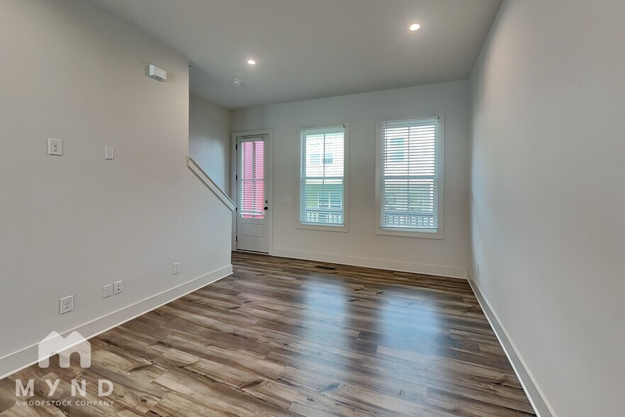 Building Photo - 149 Color Cir