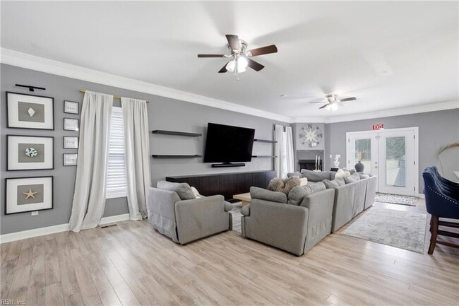 Building Photo - 1859 Parkview Ave