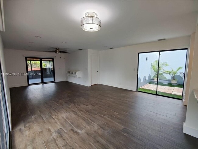 Building Photo - 5201 SW 31st Ave