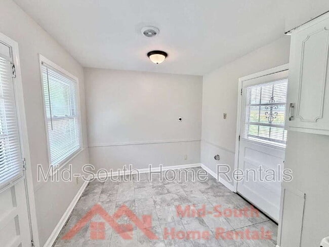 Building Photo - 1388 Eason Ave