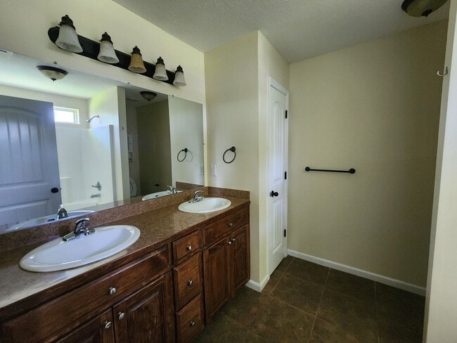 Building Photo - 70 Mill Pond Pl