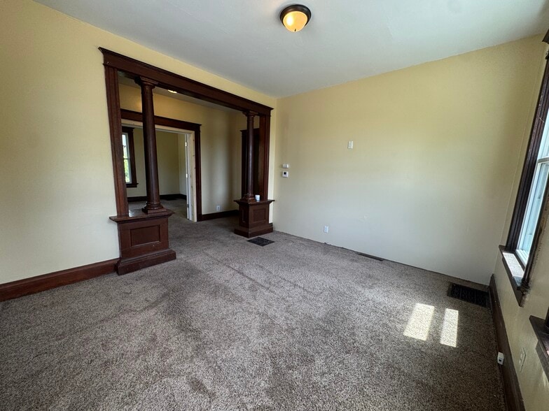 Building Photo - 919 LeClaire St