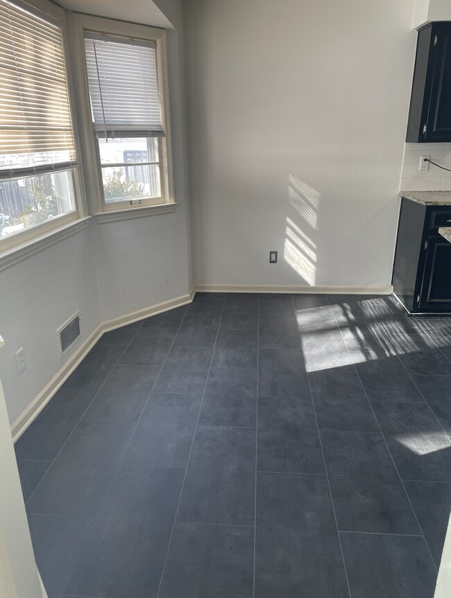 Building Photo - 4449 E 107th St