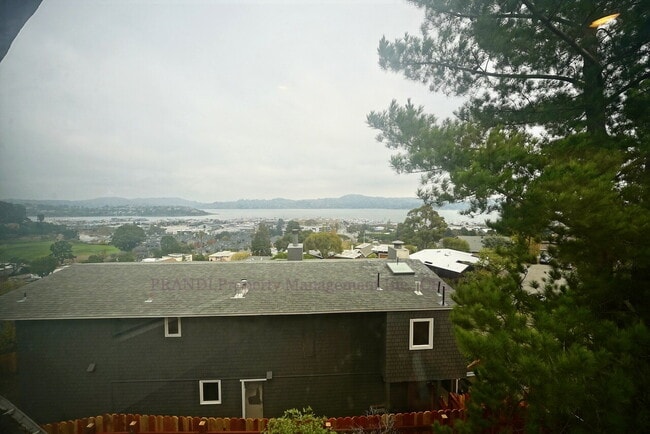 Building Photo - Rarely Available Sausalito Home with Amazing Views!