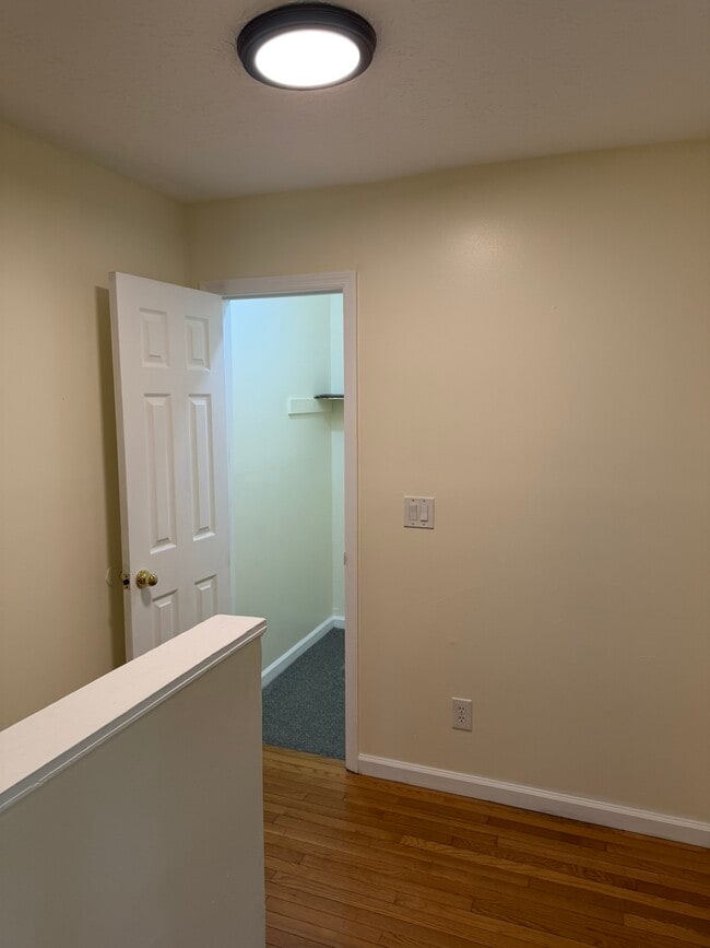 Building Photo - 557 Whitehall Ln