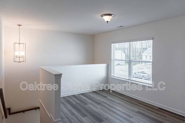 Building Photo - 3378 Skyland Dr