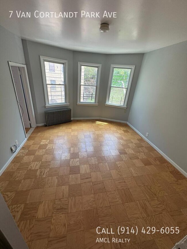 Building Photo - 7 Van Cortlandt Park Ave