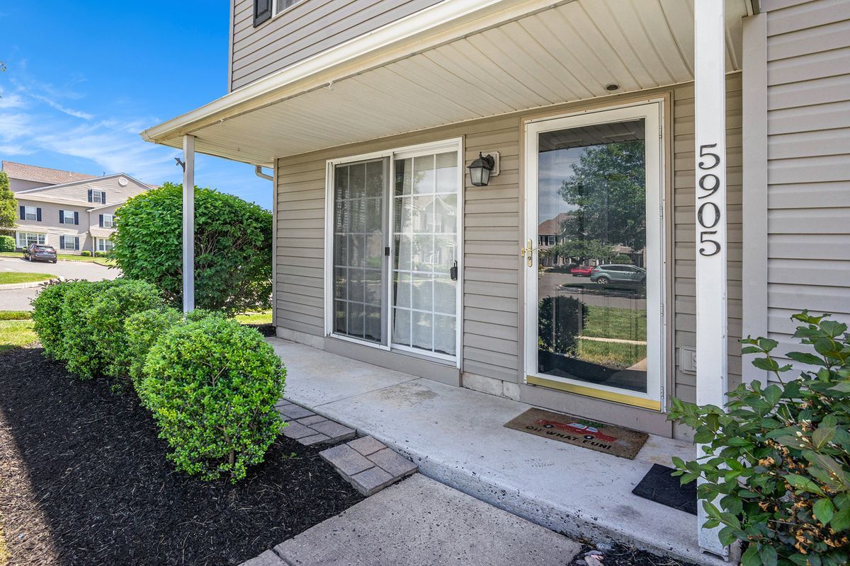 Building Photo - 5905 Drawbridge Ct