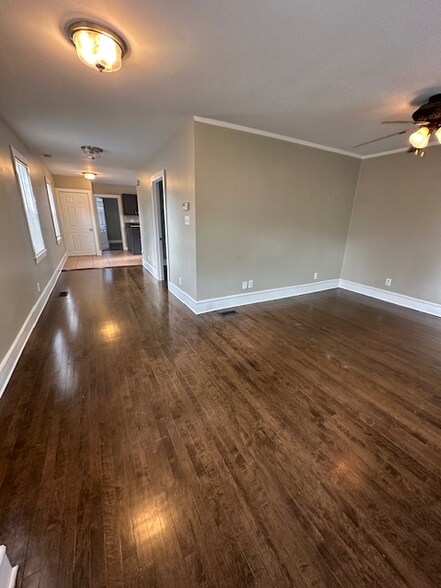 Building Photo - 310 W Scott St