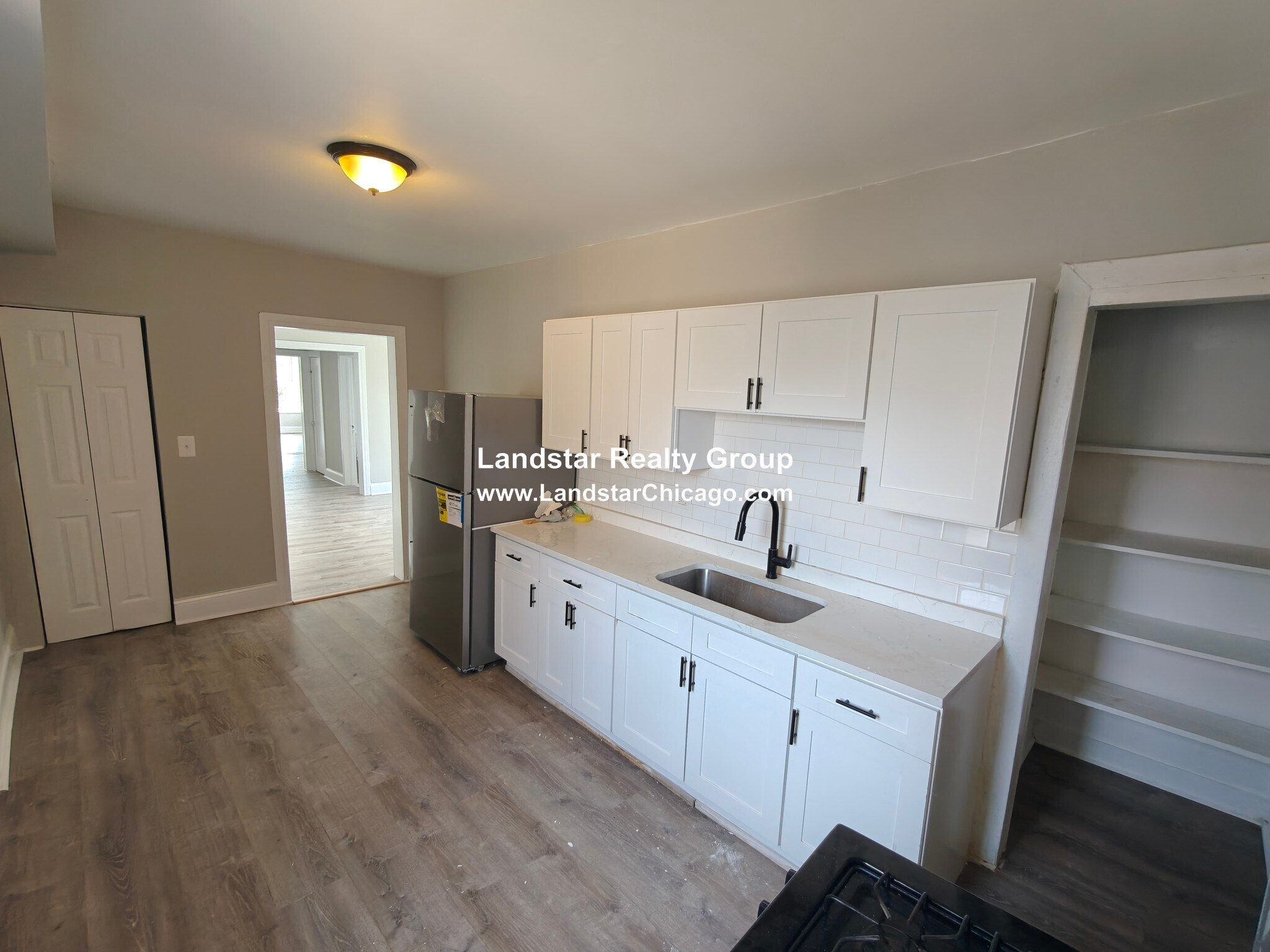 Building Photo - 6312 N Oakley Ave