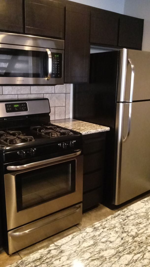 Building Photo - 1 BR Loft Available now