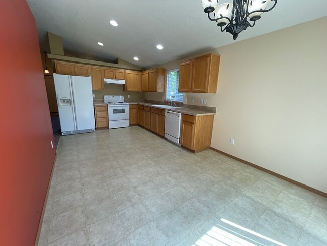 Building Photo - 4999 Honestus Dr SE
