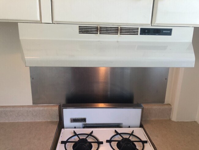 Building Photo - Lusitana Hale- 1 Bdrm, 1 Bath, and 1 Covered Parking with utilities included!