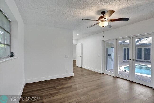 Building Photo - 161 SW 75th Ave
