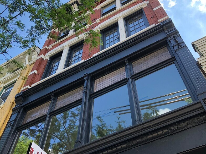 Building Photo - 1710 Elm St