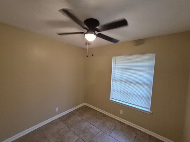 Building Photo - 7215 Glen Heights